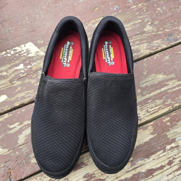 Skechers Men\'s Wide Fit Slip Resistant Black Slip-On Shoes Sz 11